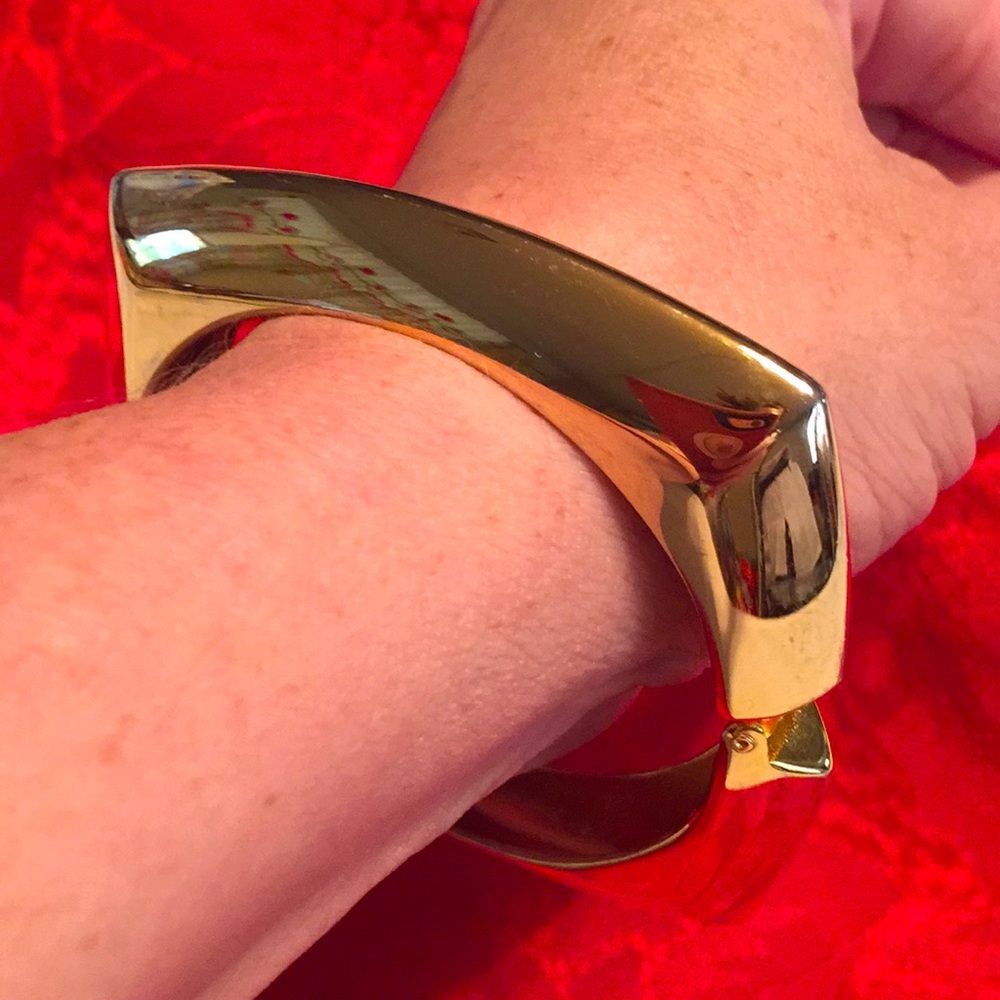 Vintage Hinged Bracelet Bangle Gold Tone Cuff